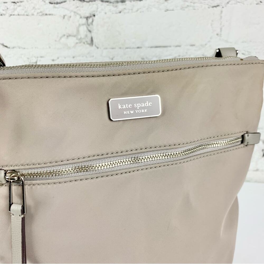 Kate Spade Dawn Soft Taupe Grey Flat Crossbody Purse - Picture 4 of 12